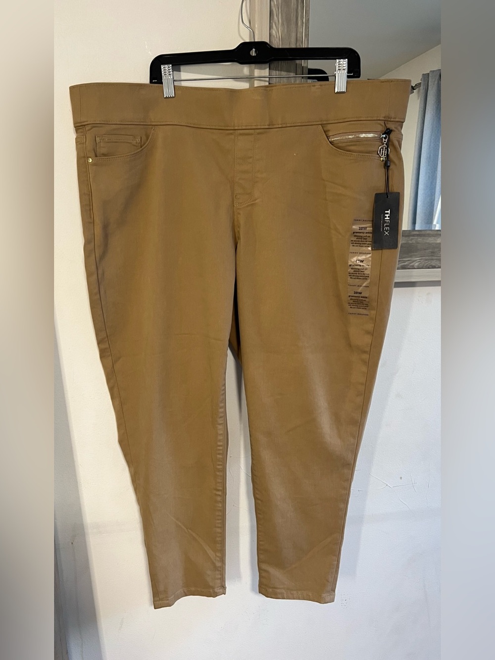 Tommy Hilfiger Slim Straight Jeans in Camel Tan
